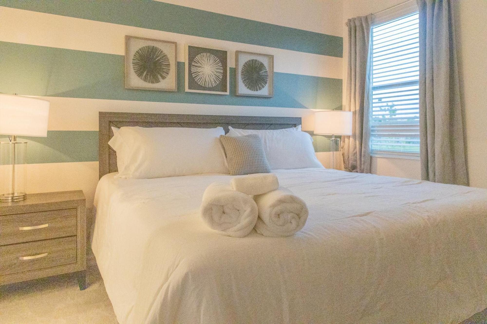 Waterfront Brand New Modern Luxury 8 Bedroom Pool House! Sleeps 16 Kissimmee Kültér fotó