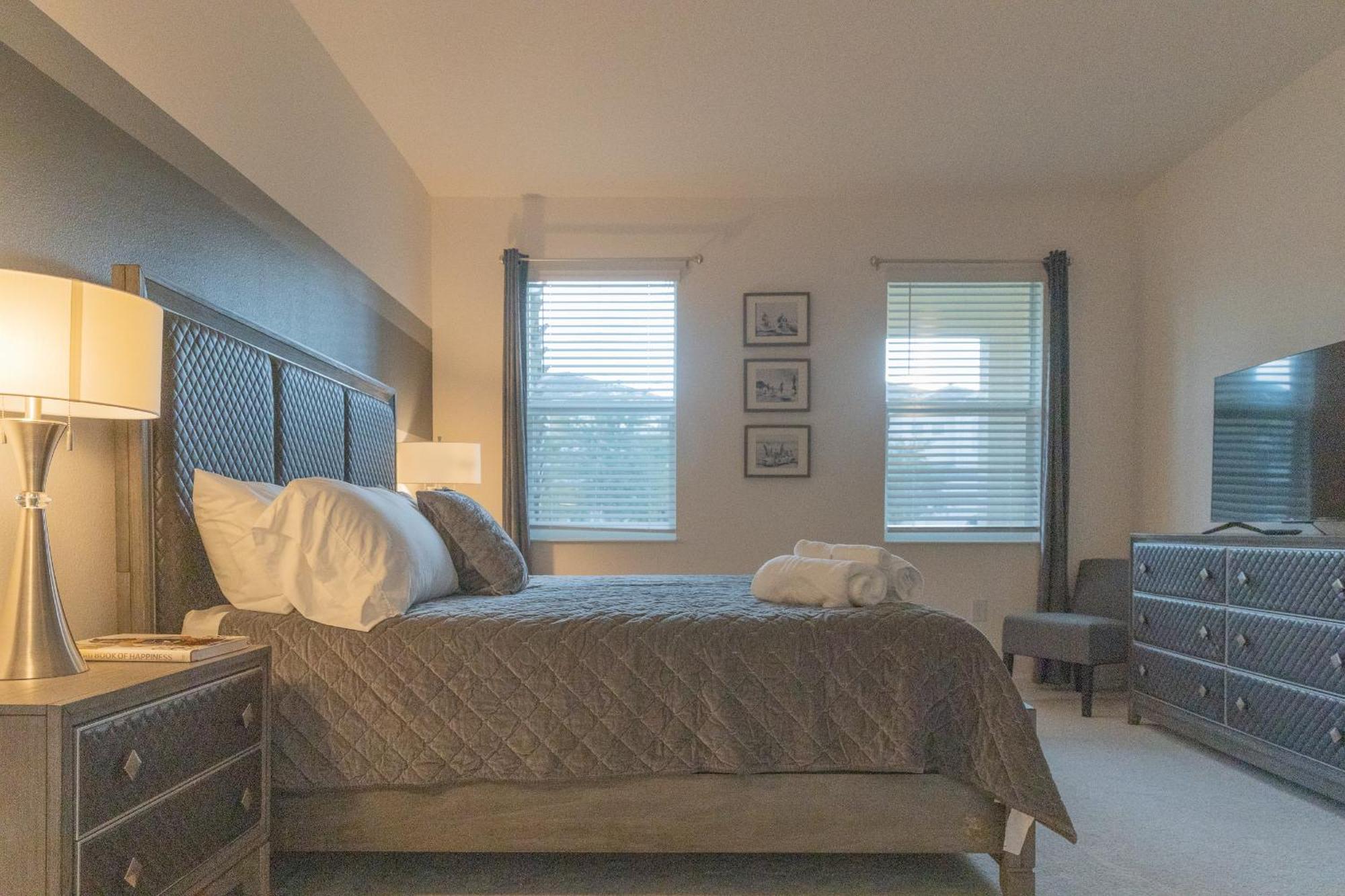 Waterfront Brand New Modern Luxury 8 Bedroom Pool House! Sleeps 16 Kissimmee Kültér fotó