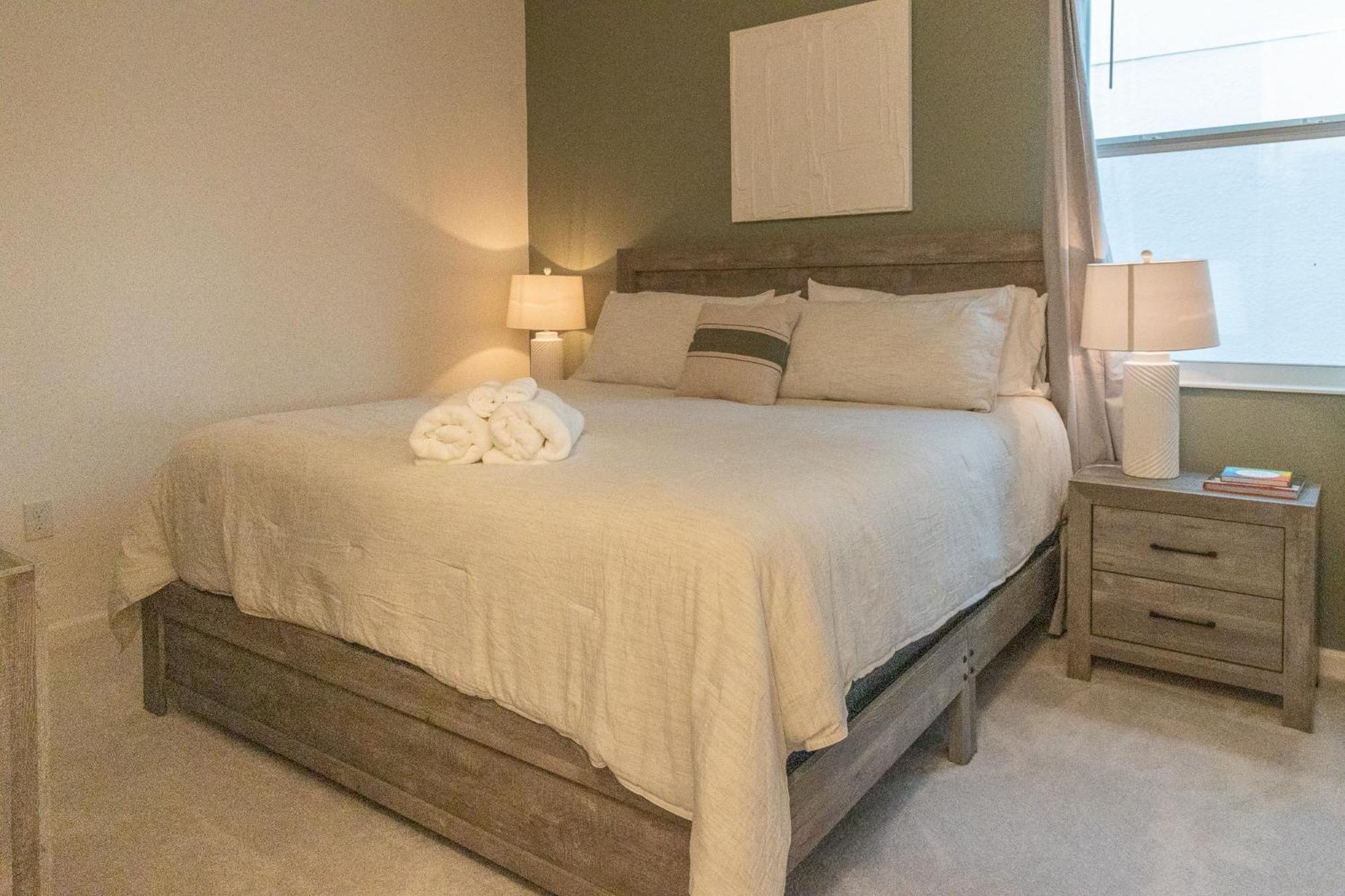 Waterfront Brand New Modern Luxury 8 Bedroom Pool House! Sleeps 16 Kissimmee Kültér fotó